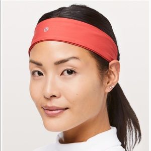 Lululemon flyaway gamer headband